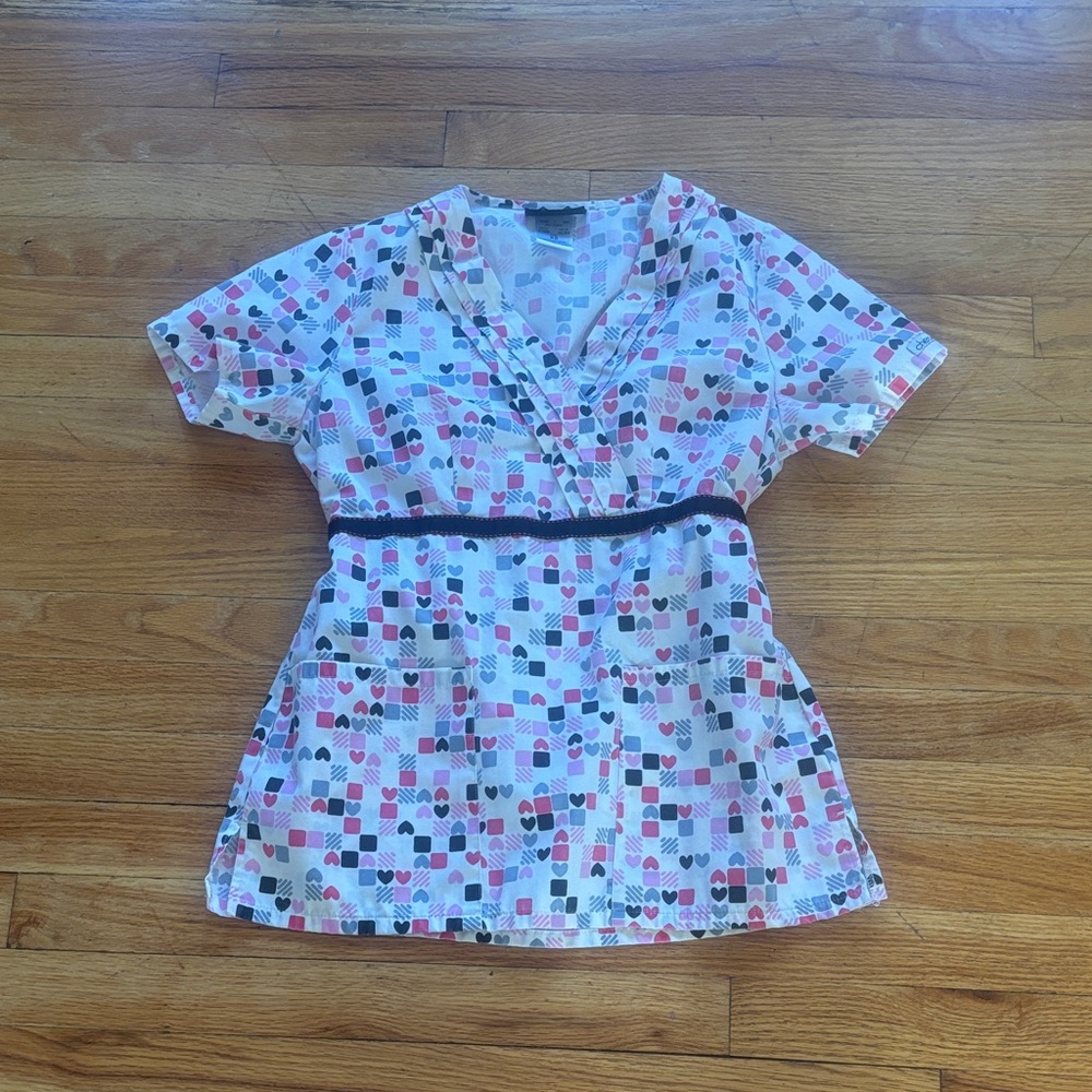 Cherokee Patterned Scrub Top With Pockets
